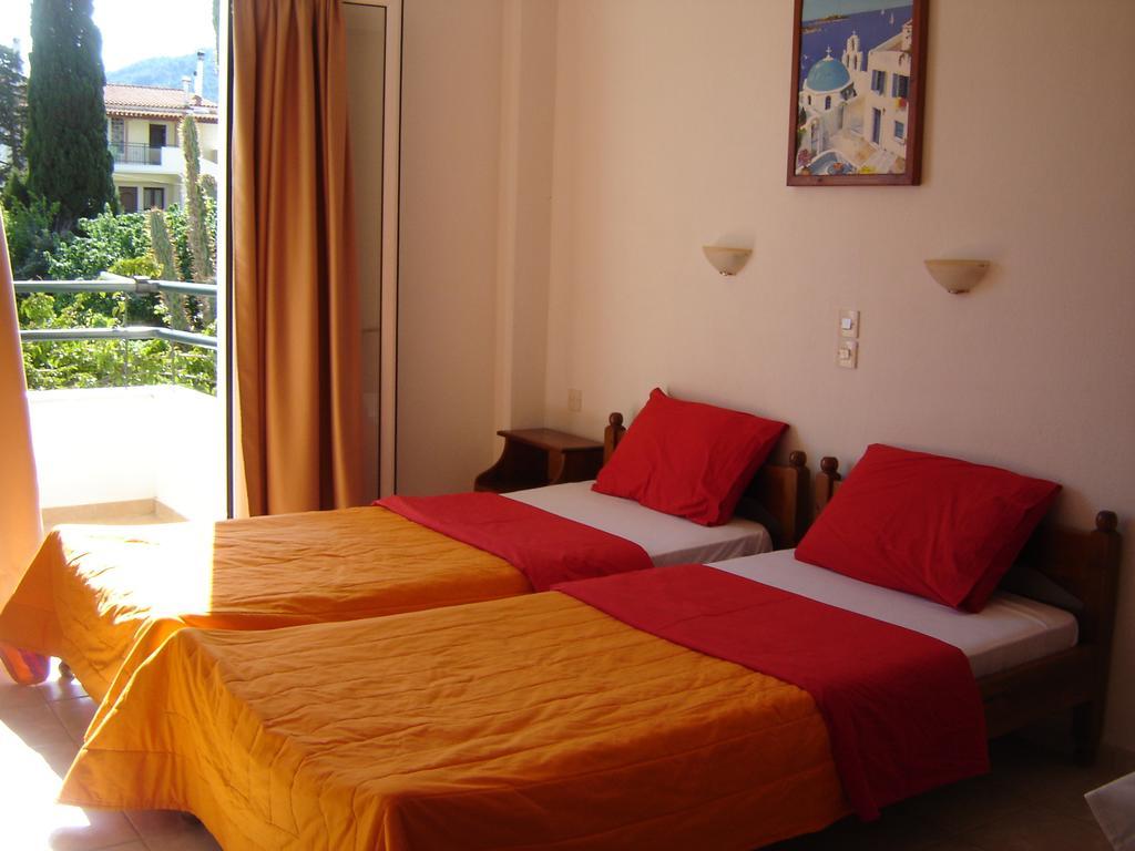 Hotel Pansion Chrisa à Skiathos Chora Extérieur photo