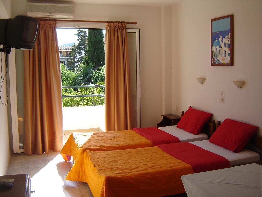 Hotel Pansion Chrisa à Skiathos Chora Extérieur photo
