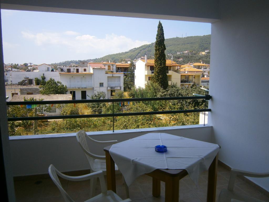 Hotel Pansion Chrisa à Skiathos Chora Extérieur photo