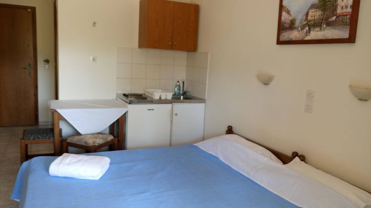Hotel Pansion Chrisa à Skiathos Chora Extérieur photo