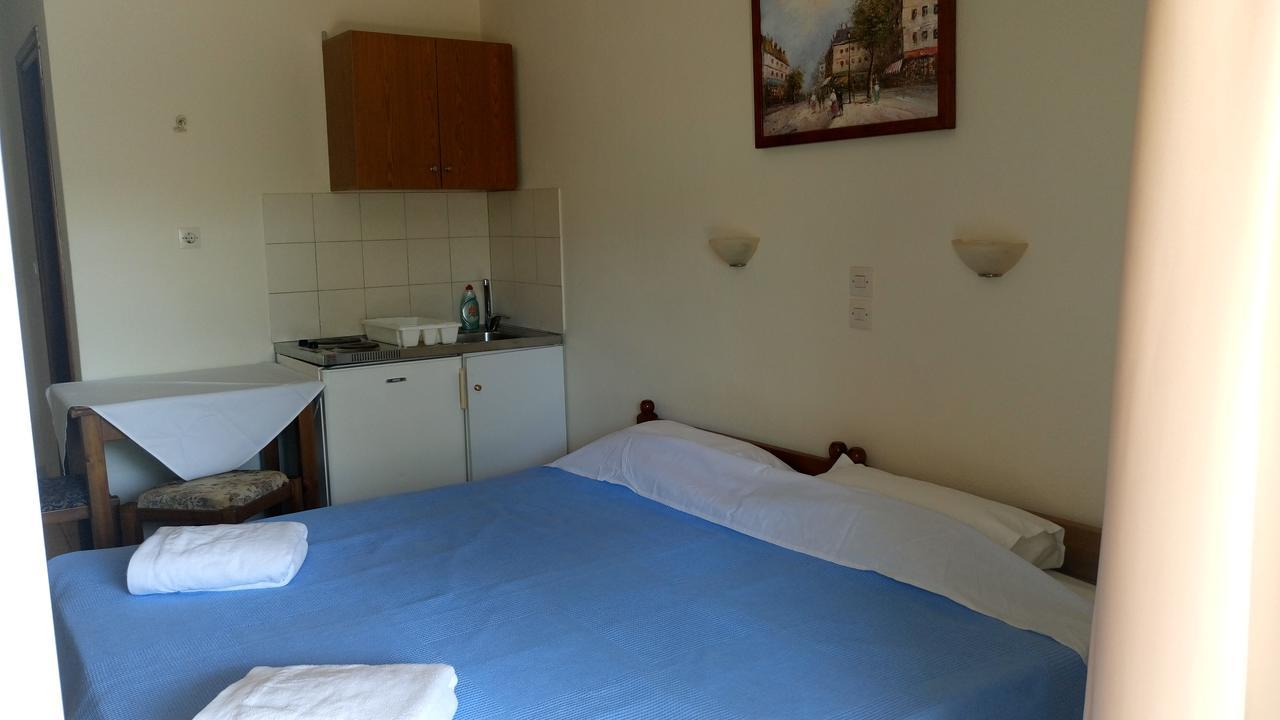Hotel Pansion Chrisa à Skiathos Chora Extérieur photo