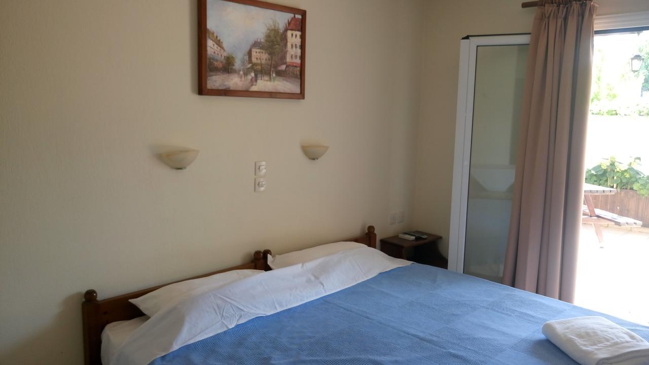 Hotel Pansion Chrisa à Skiathos Chora Extérieur photo