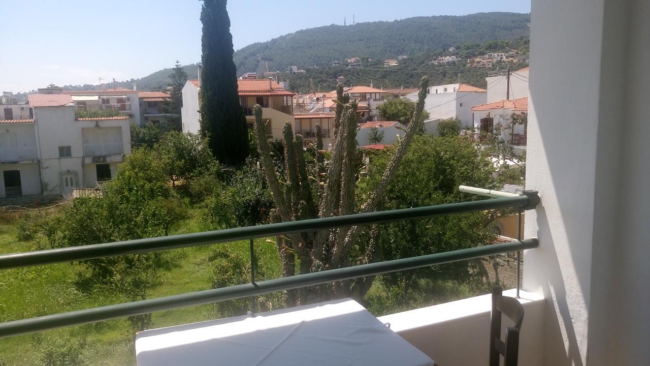Hotel Pansion Chrisa à Skiathos Chora Extérieur photo